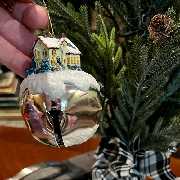 Ashton-Drake THOMAS KINKADE Sleigh Bells Christmas Ornament, Cottage on a Bell - Picture 2 of 9